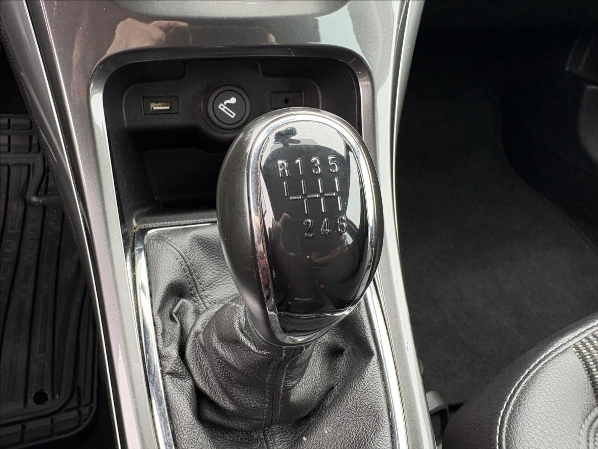 opel-astra-1-4-it-103kw-xenon-navi-vyhrev - 8