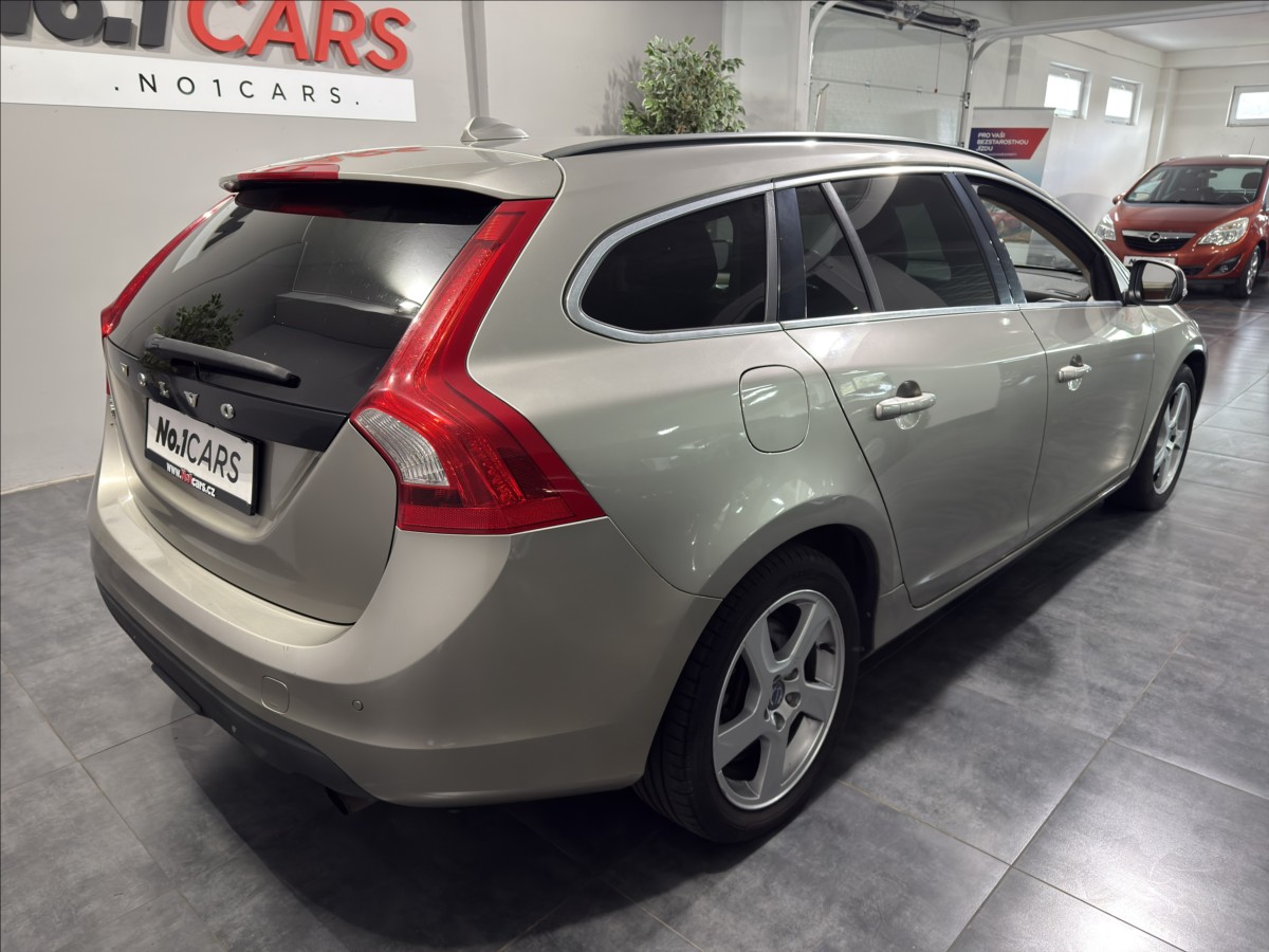volvo-v60-2-0-t5-177kw-summum-xenon - 4