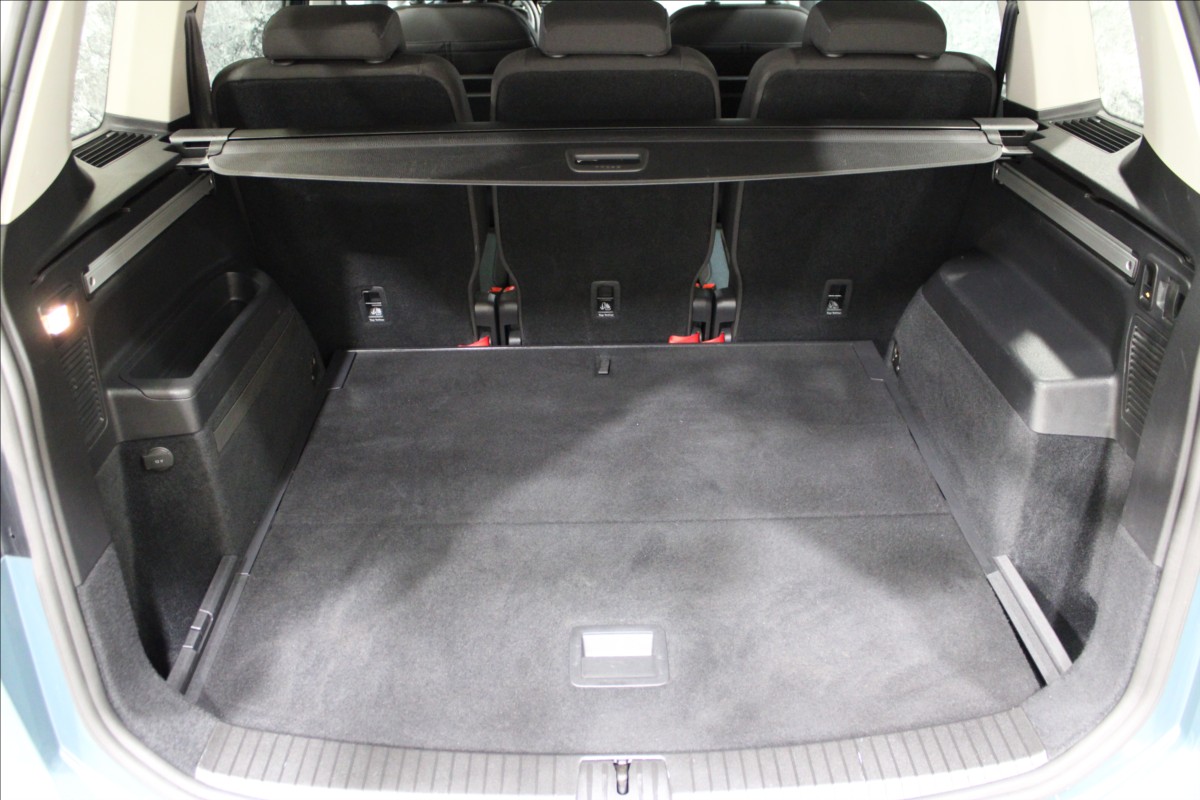 volkswagen-touran-1-5-tsi-iq-drive-dsg - 5