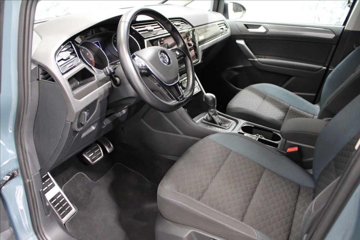 volkswagen-touran-1-5-tsi-iq-drive-dsg - 9