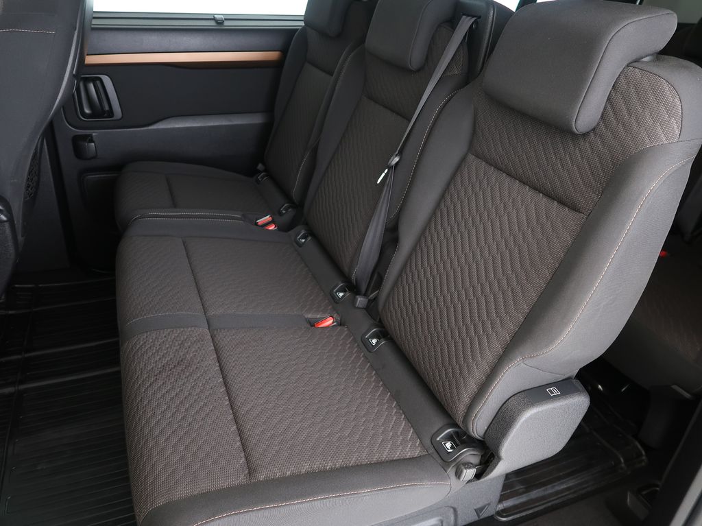 toyota-proace-2-0-d-4d-l2-family-manual-cz-1maj - 9