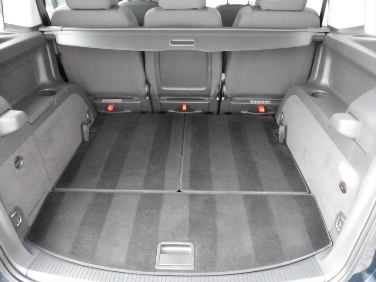 volkswagen-touran-2-0-tdi-life-7-mist-vyhr-sed - 6