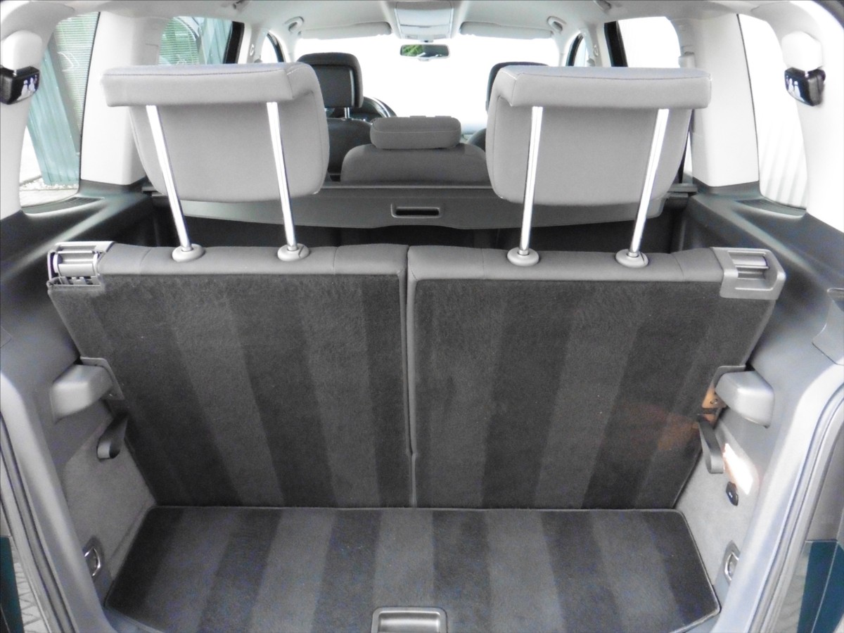 volkswagen-touran-2-0-tdi-life-7-mist-vyhr-sed - 7