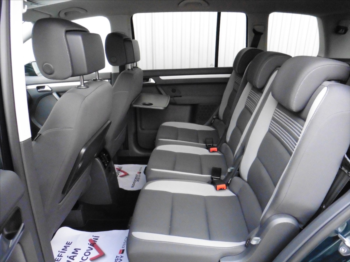 volkswagen-touran-2-0-tdi-life-7-mist-vyhr-sed - 8