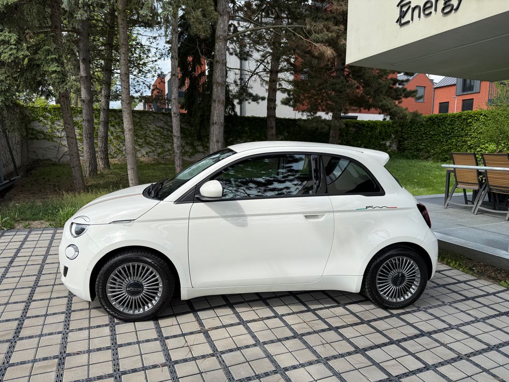 fiat-500-icon-42-kwh-kamera-rezervace - 2