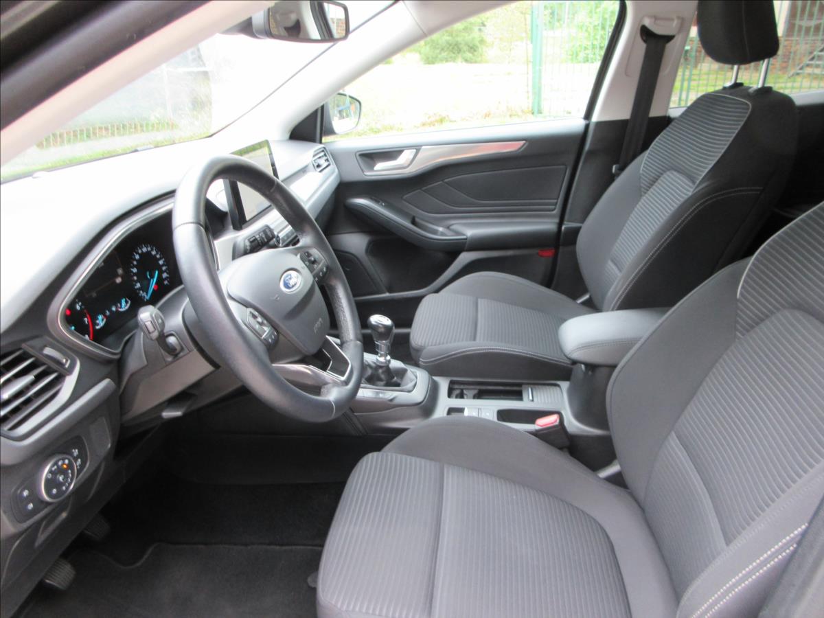 ford-focus-1-0-i-vyhr-sed-vol-okn-navi-nove-v-cr - 9