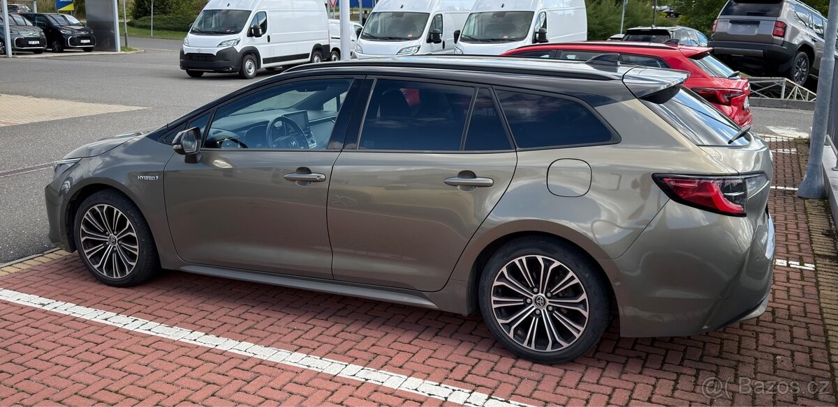 toyota-corolla-1-8-hybrid-selection - 1