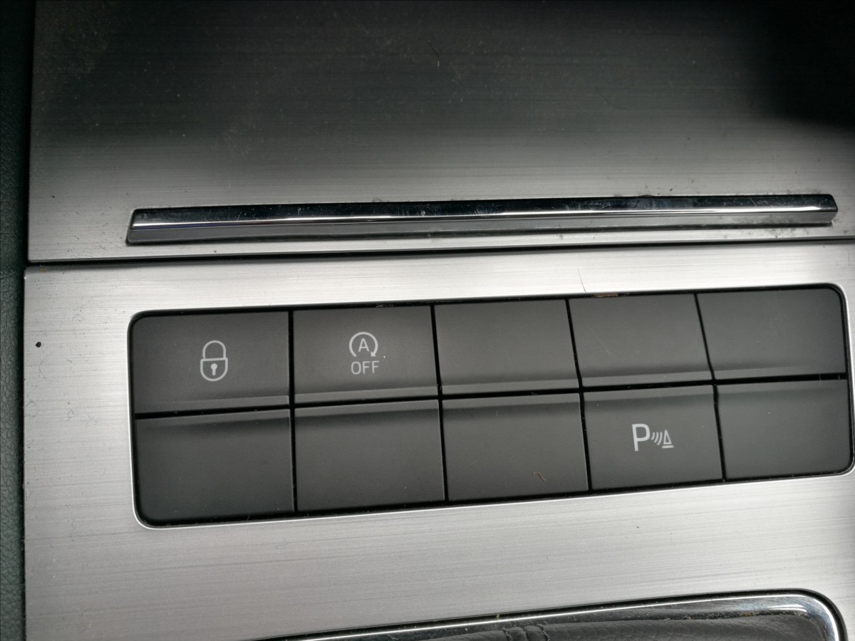 skoda-octavia-1-5-tsi-1-majitel-kombi - 9