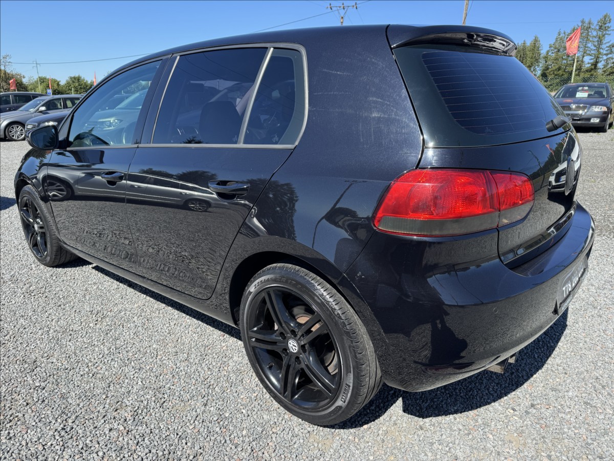 volkswagen-golf-2-0-tdi-81-kw-bez-koroze - 4