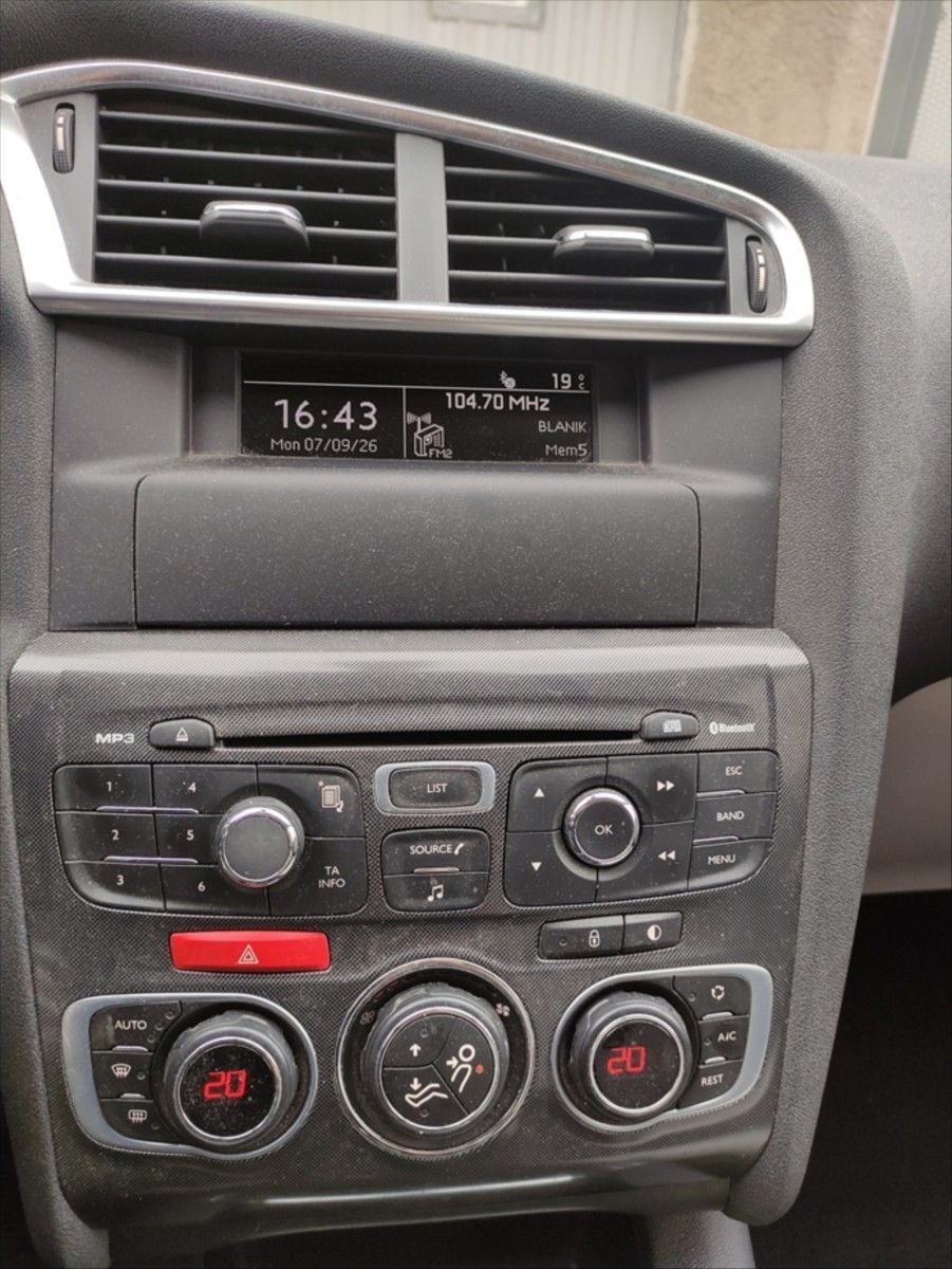 citroen-c4-1-6-vti - 9