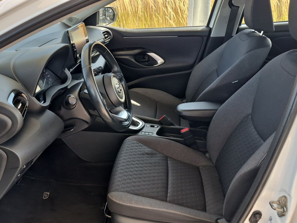 toyota-yaris-1-5-hev-1-cvt-comfort-tech - 8