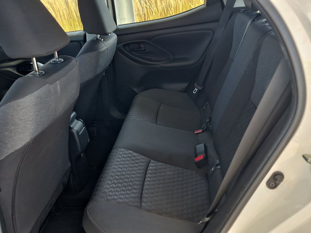 toyota-yaris-1-5-hev-1-cvt-comfort-tech - 9