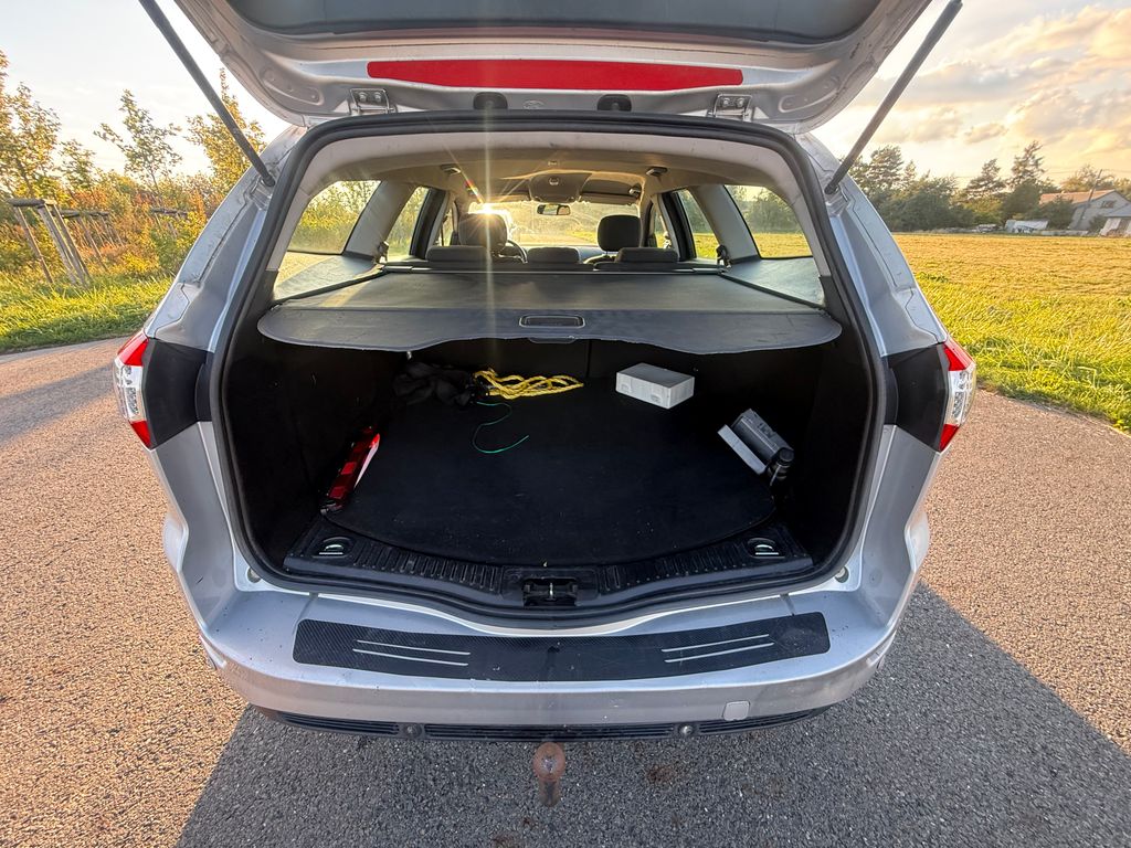 ford-mondeo-2-0-tdi-kombi-tazne-2x-kola - 9