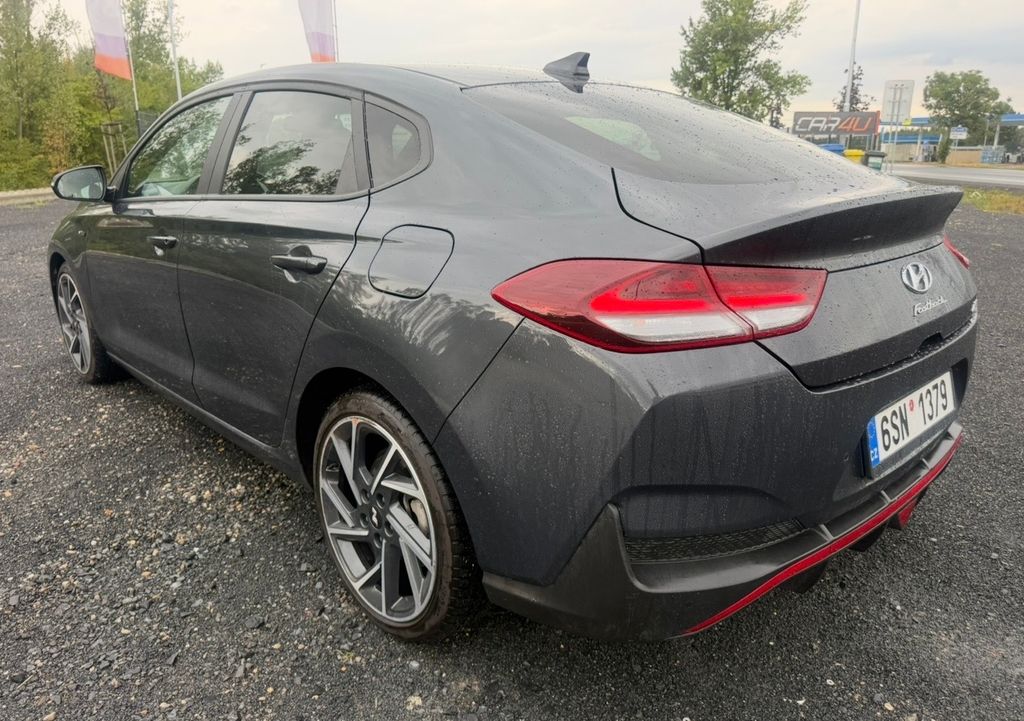 hyundai-i30-1-6-118-kw-fastback-mild-hybrid-zaruka-do-2029 - 2