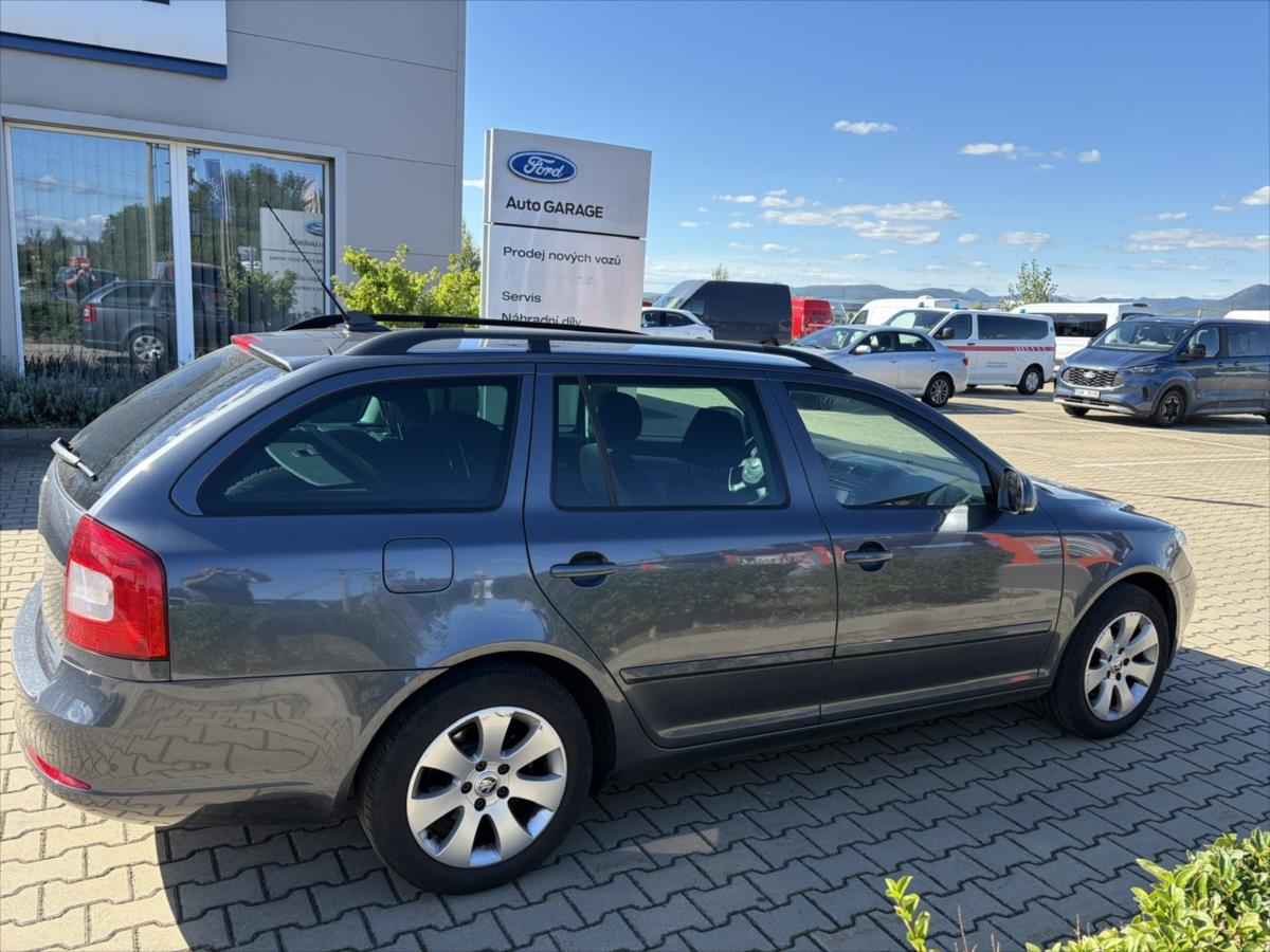 skoda-octavia-2-0-tdi-xenony - 8