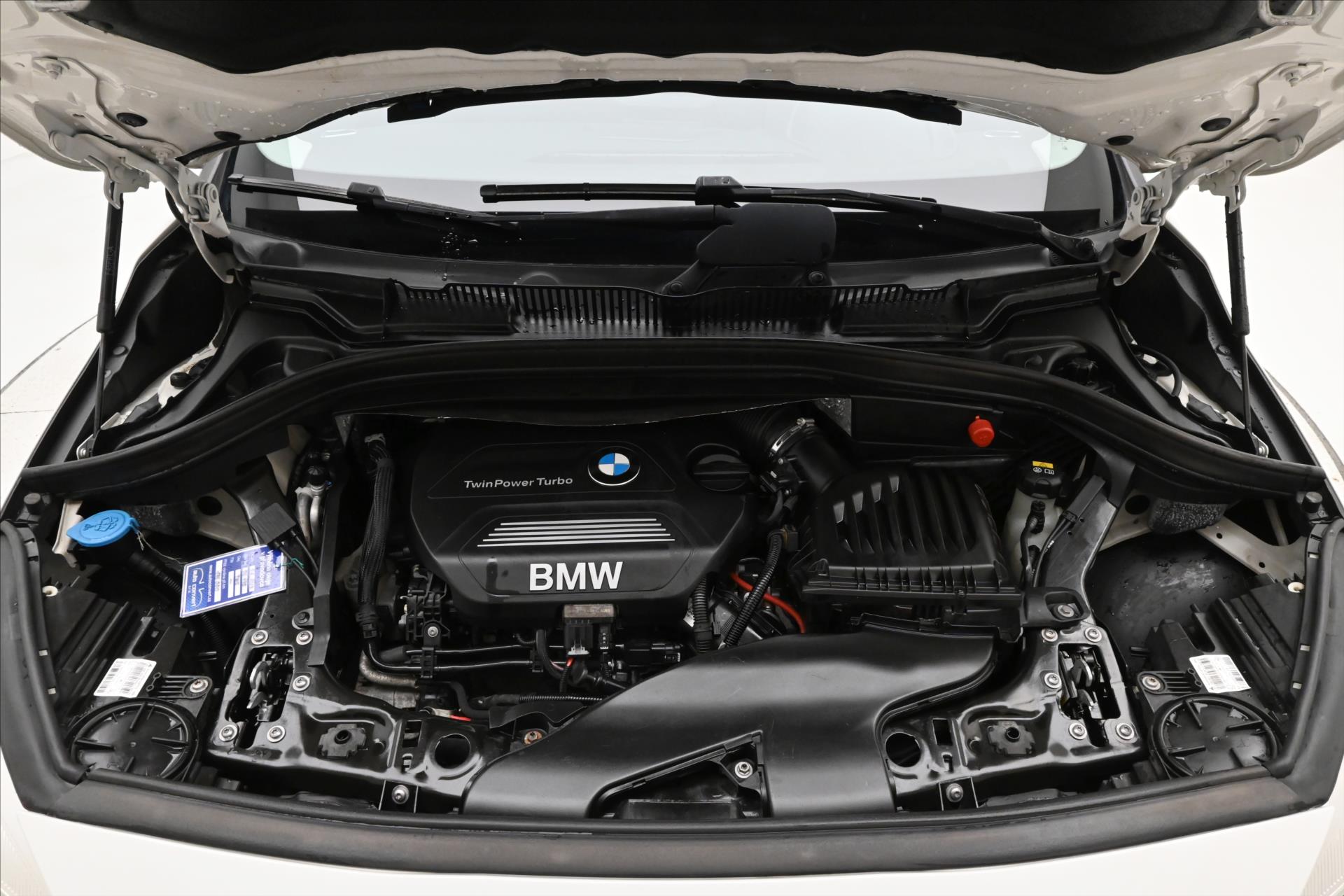 bmw-rada-2-2-0-218d-110-kw-active-zaruka-az-5-let - 8