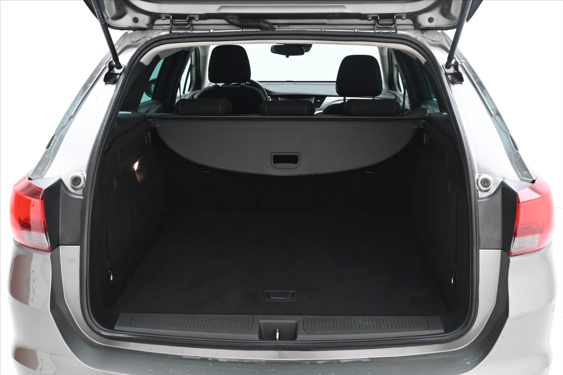 opel-astra-1-5-cdti-90kw-park-kamera-zaruka-az-5-let - 9