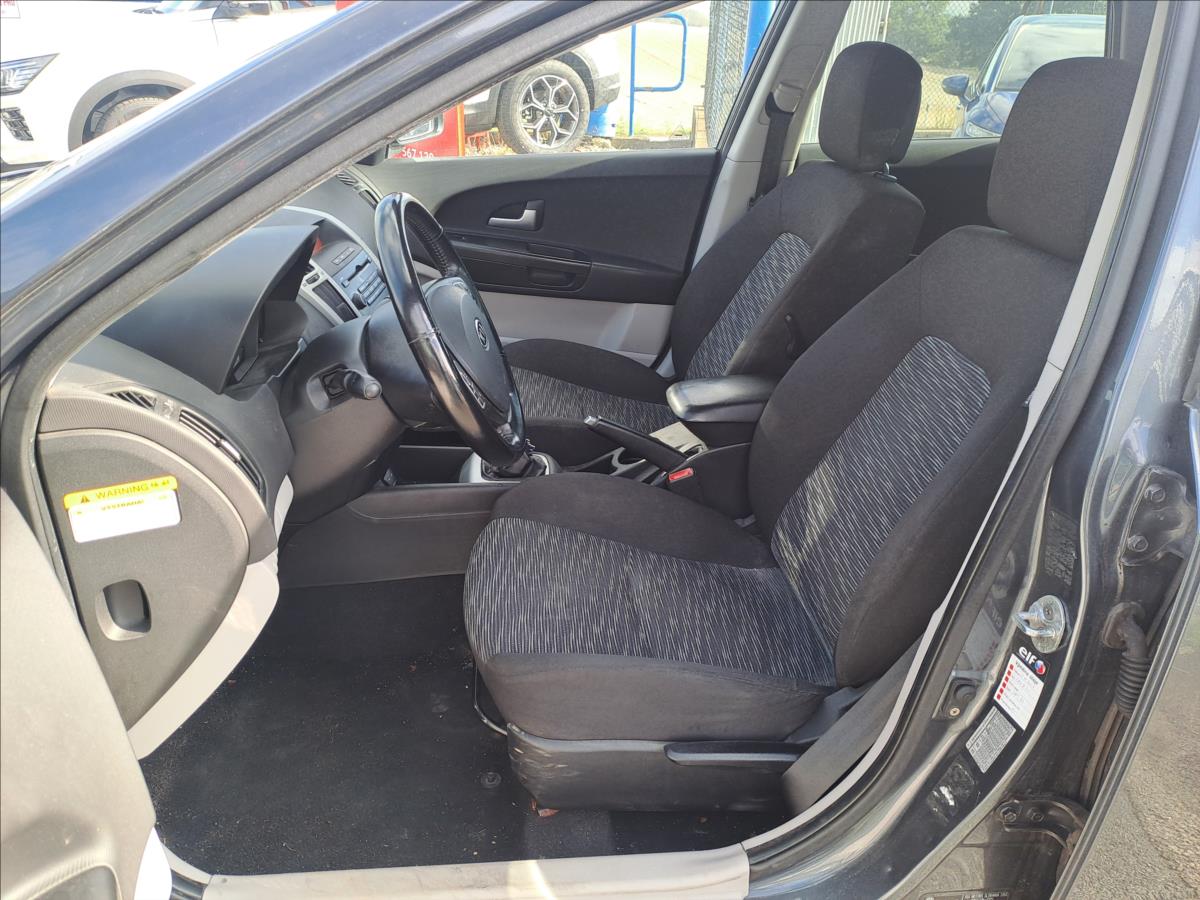 kia-ceed-1-6-crdi - 4
