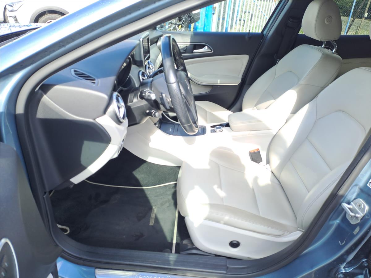 mercedes-benz-gla-250-4matic-automat - 4
