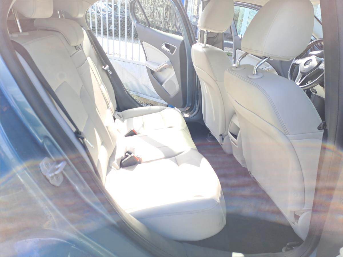 mercedes-benz-gla-250-4matic-automat - 6