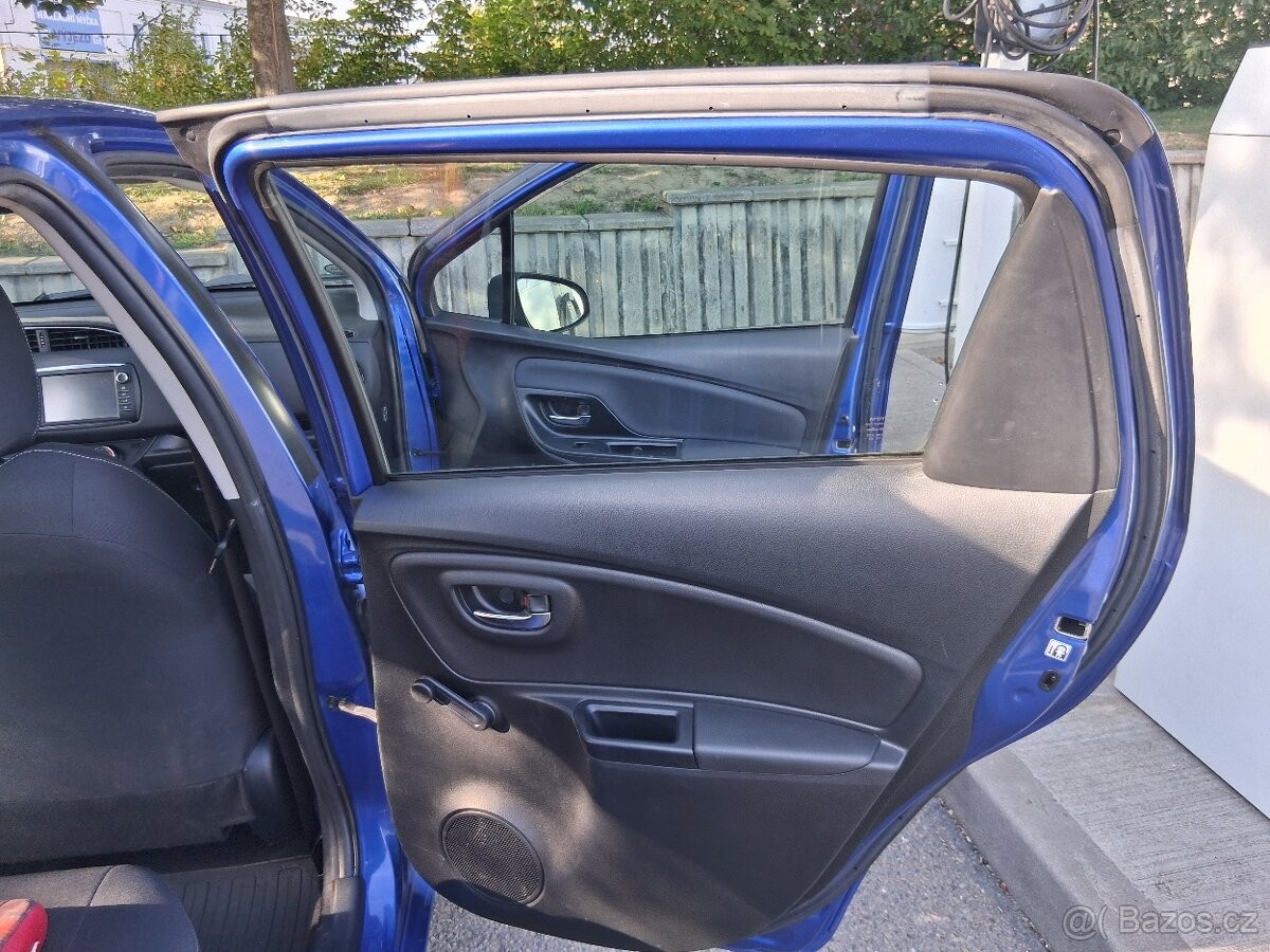 toyota-yaris-1-5 - 2