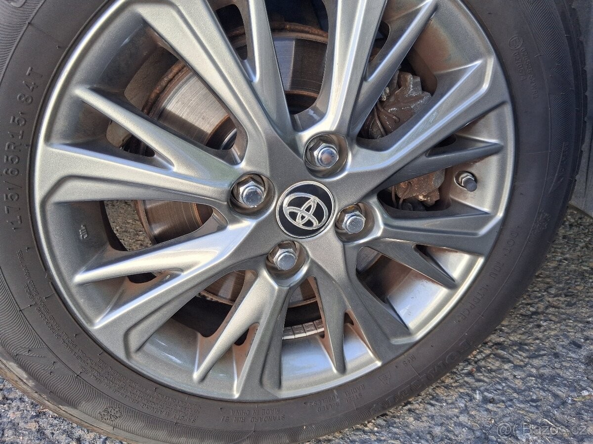 toyota-yaris-1-5 - 9