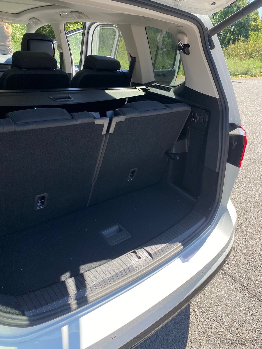 volkswagen-touran-2-0-tdi-110kw-r-line-dsg - 8