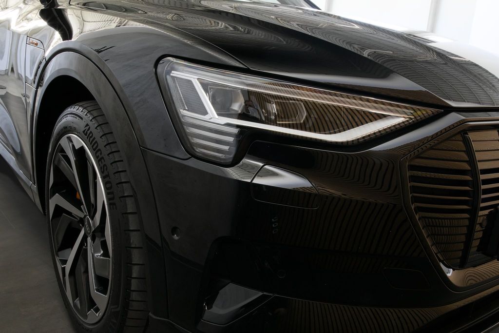 audi-e-tron-55-300kw-pano-nightv-hud-tazne - 8