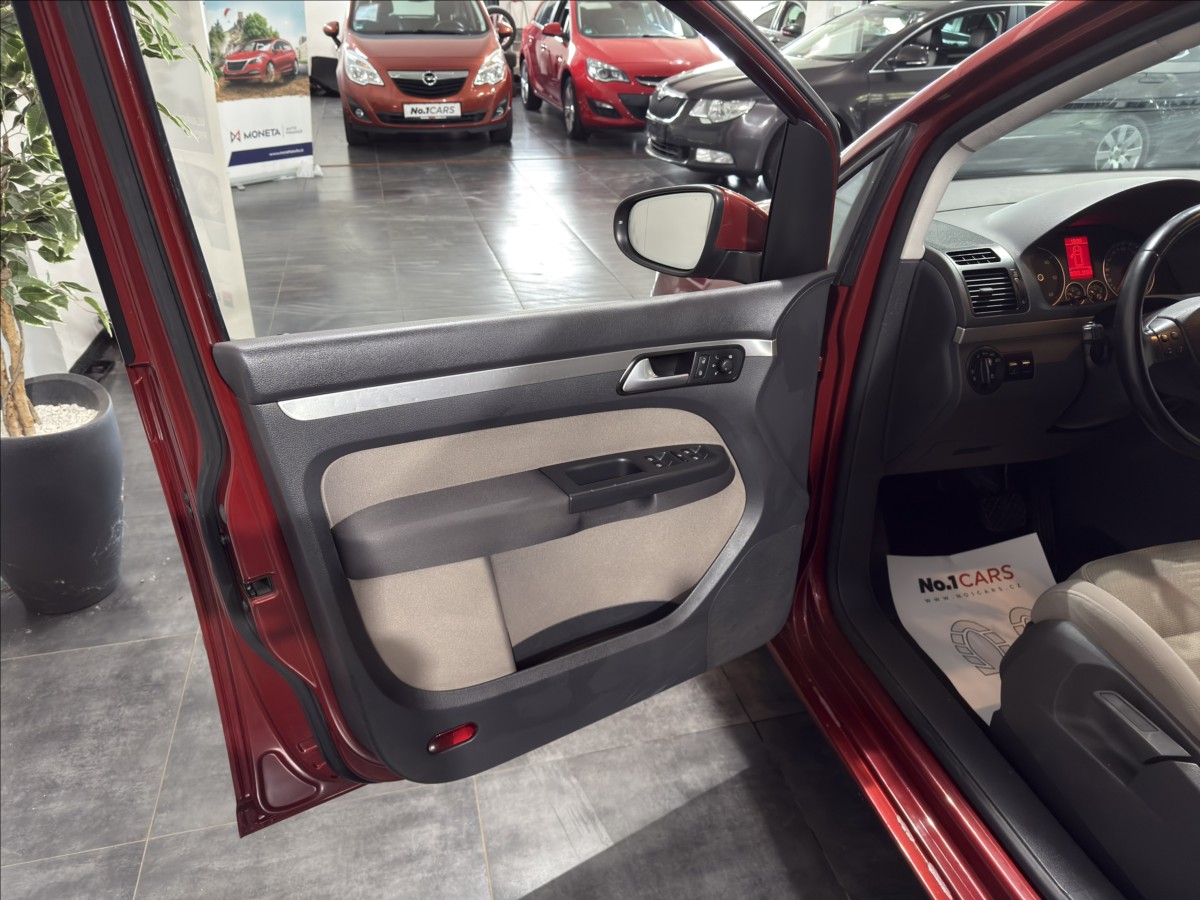 volkswagen-touran-2-0-tdi-dsg-103kw-highline - 5