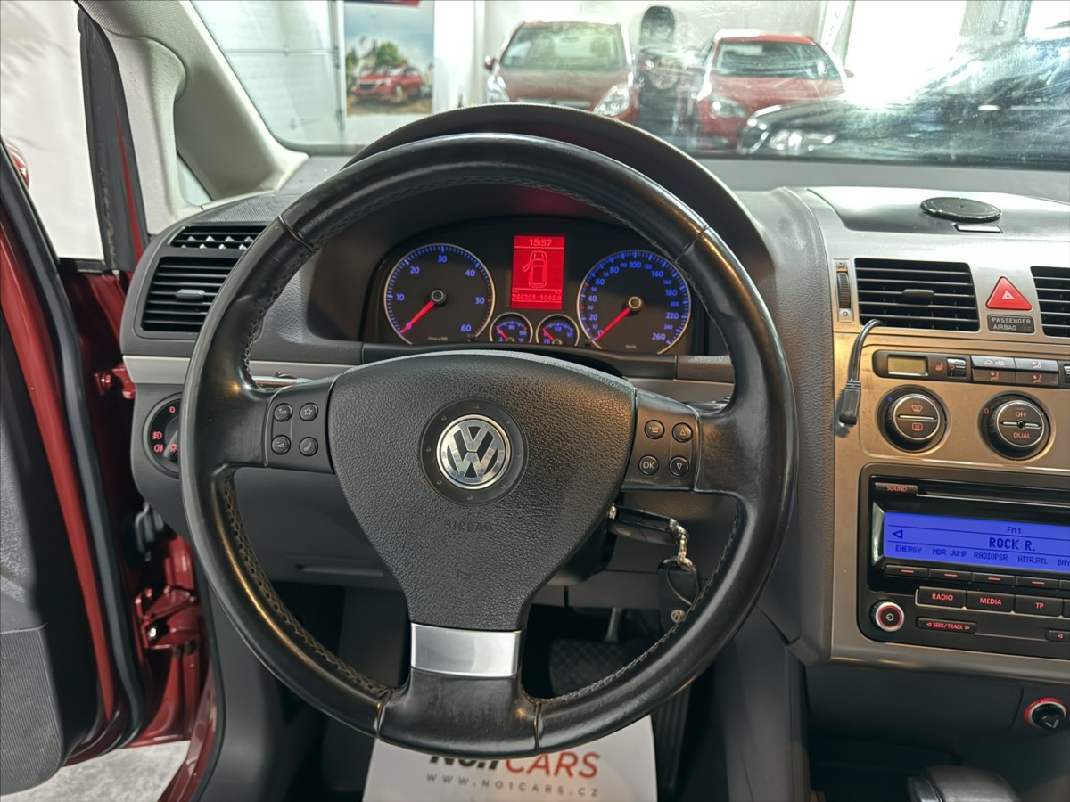 volkswagen-touran-2-0-tdi-dsg-103kw-highline - 8