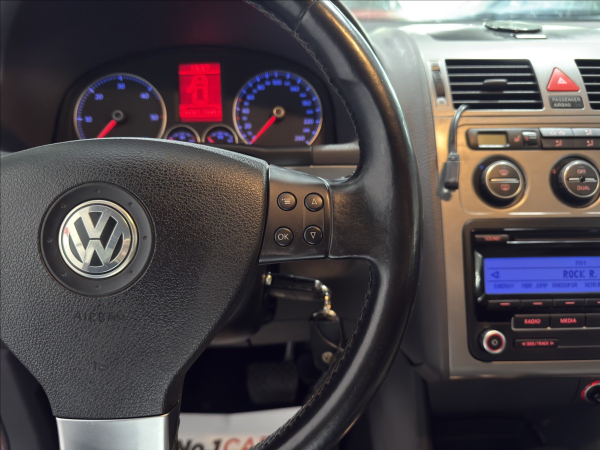 volkswagen-touran-2-0-tdi-dsg-103kw-highline - 9