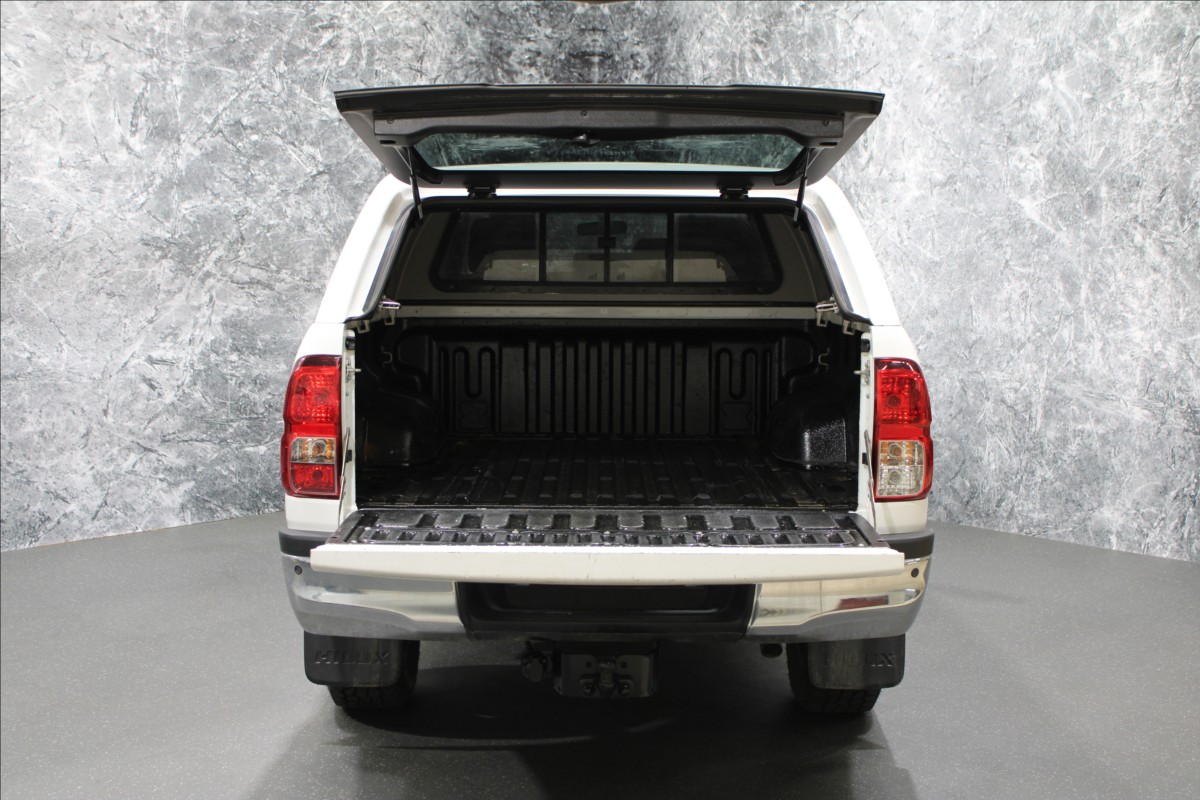 toyota-hilux-2-4-d-4d-150-dc-4x4-1-maj-cz - 4