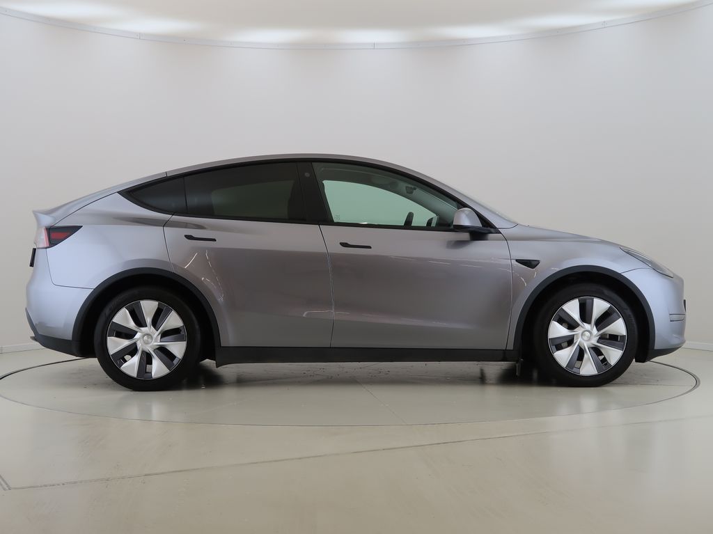 tesla-model-y-long-range-4x4-dual-motor-cz-1maj - 3
