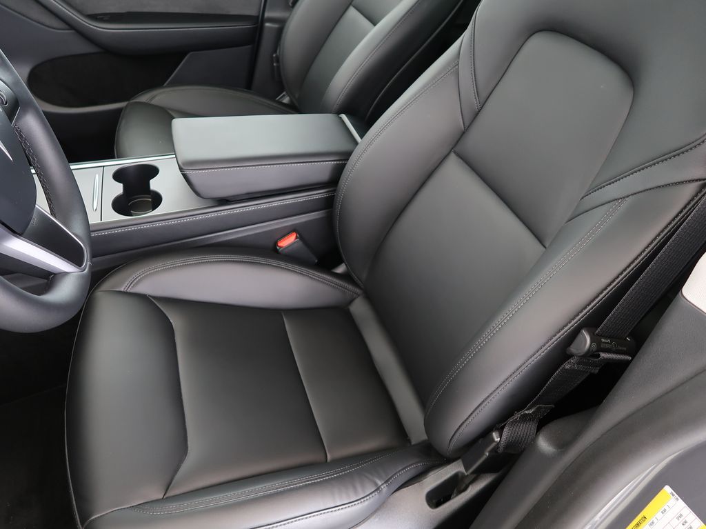 tesla-model-y-long-range-4x4-dual-motor-cz-1maj - 8