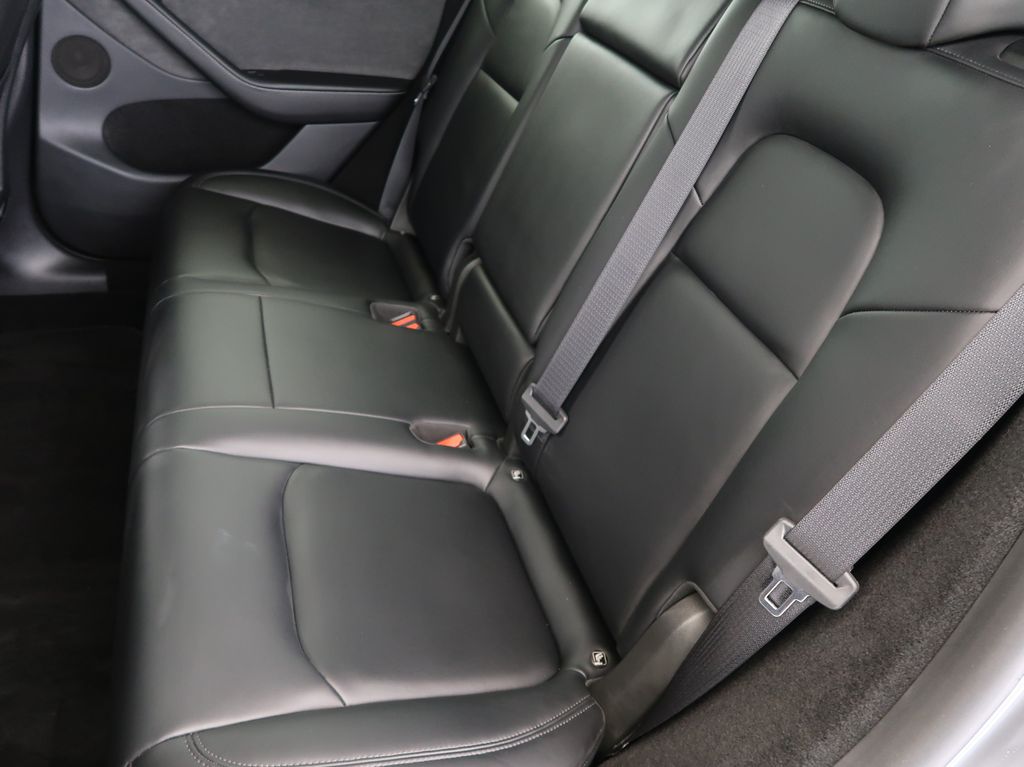 tesla-model-y-long-range-4x4-dual-motor-cz-1maj - 9