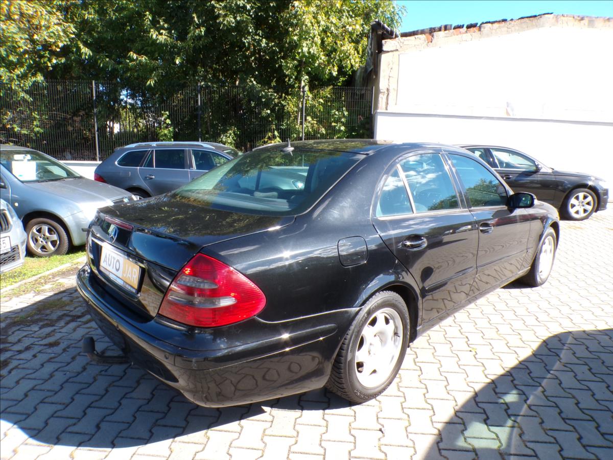 mercedes-benz-tridy-e-2-7-cdi-tazne-zarizeni-automat - 4