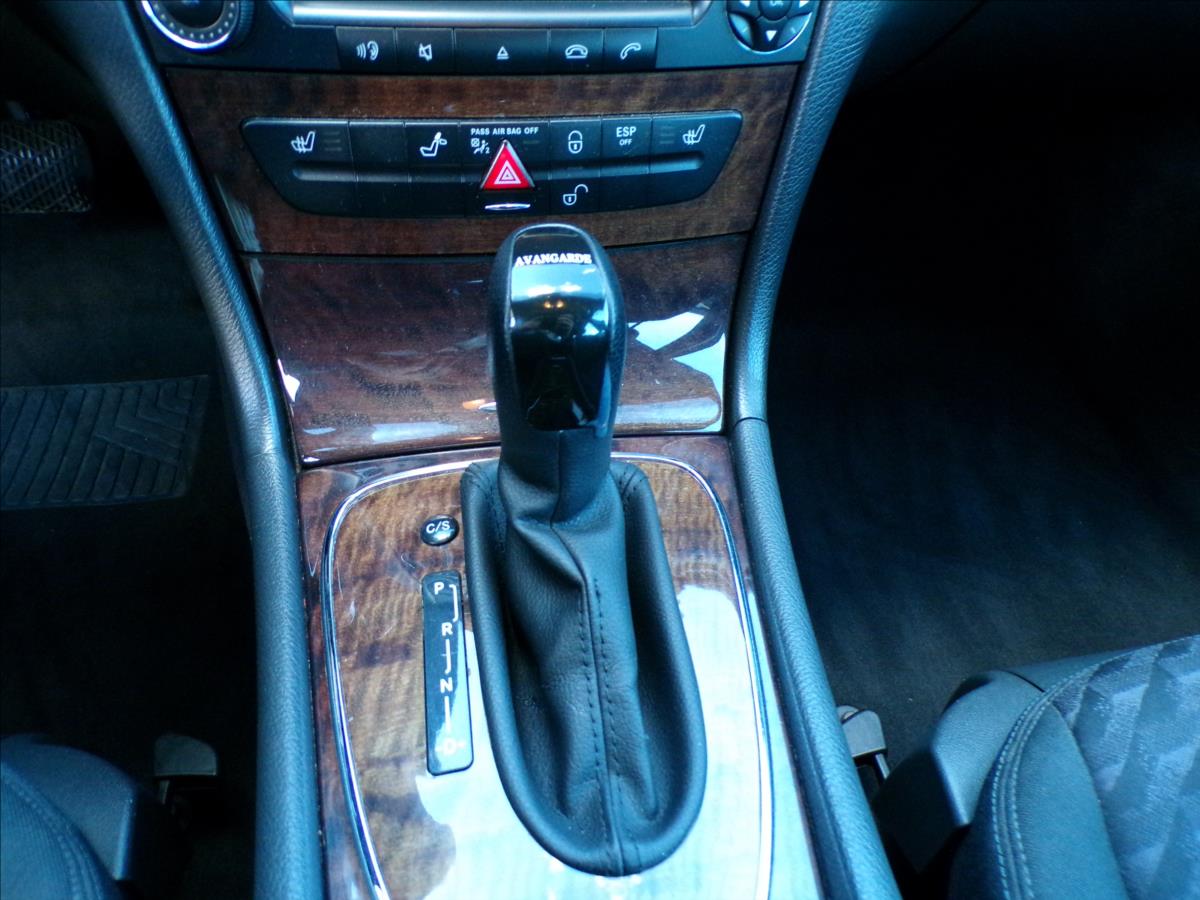mercedes-benz-tridy-e-2-7-cdi-tazne-zarizeni-automat - 8