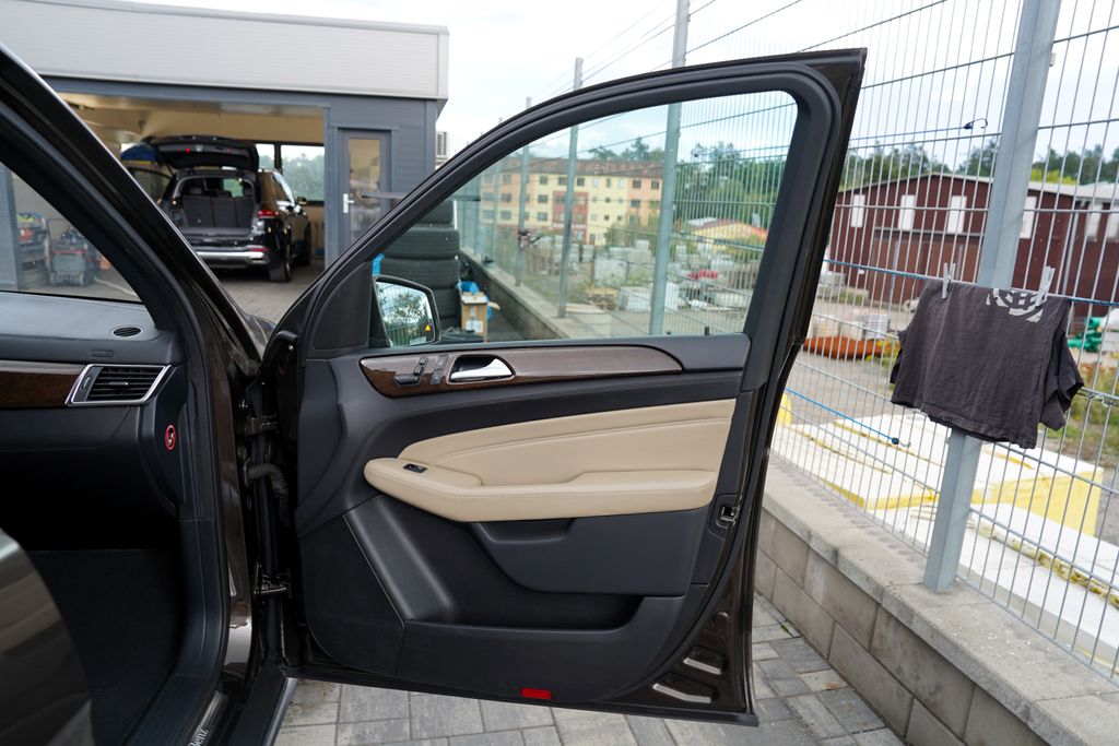 mercedes-benz-tridy-m-ml-350i-amg-4matic-motor-klepe - 9