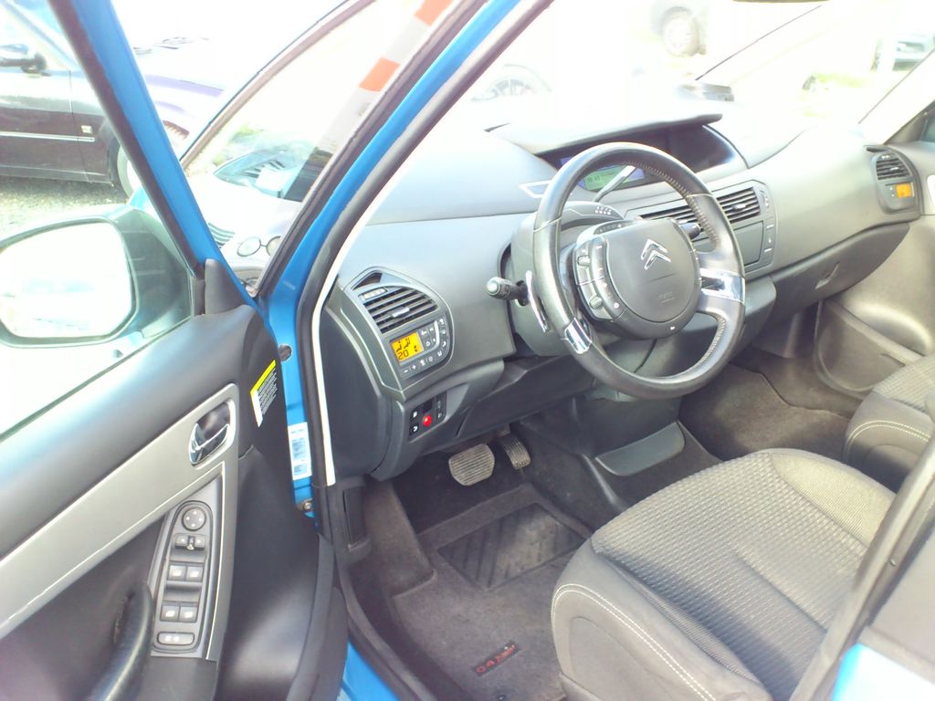 citroen-c4-picasso-1-6-hdi-automat - 8