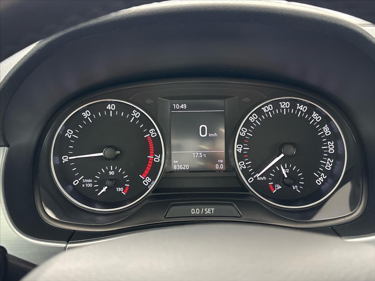 skoda-fabia-1-0-tsi-ambition-plus - 9