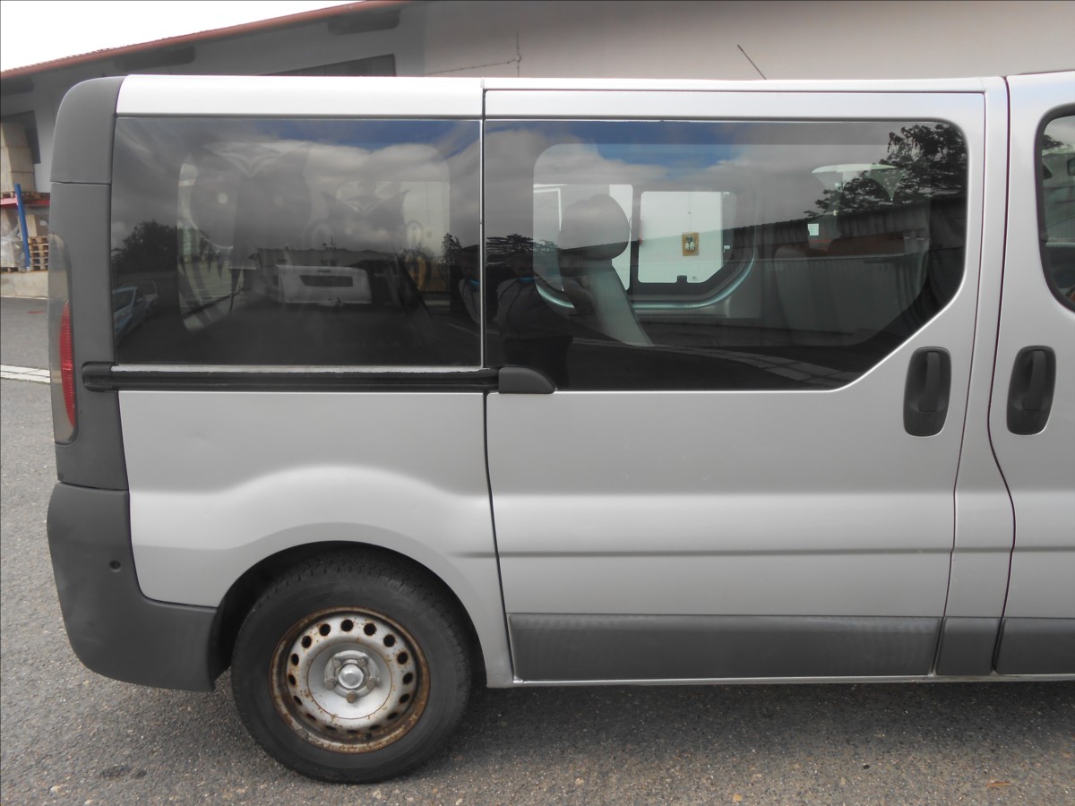 opel-vivaro-1-9-dti-74kw-9mist - 4