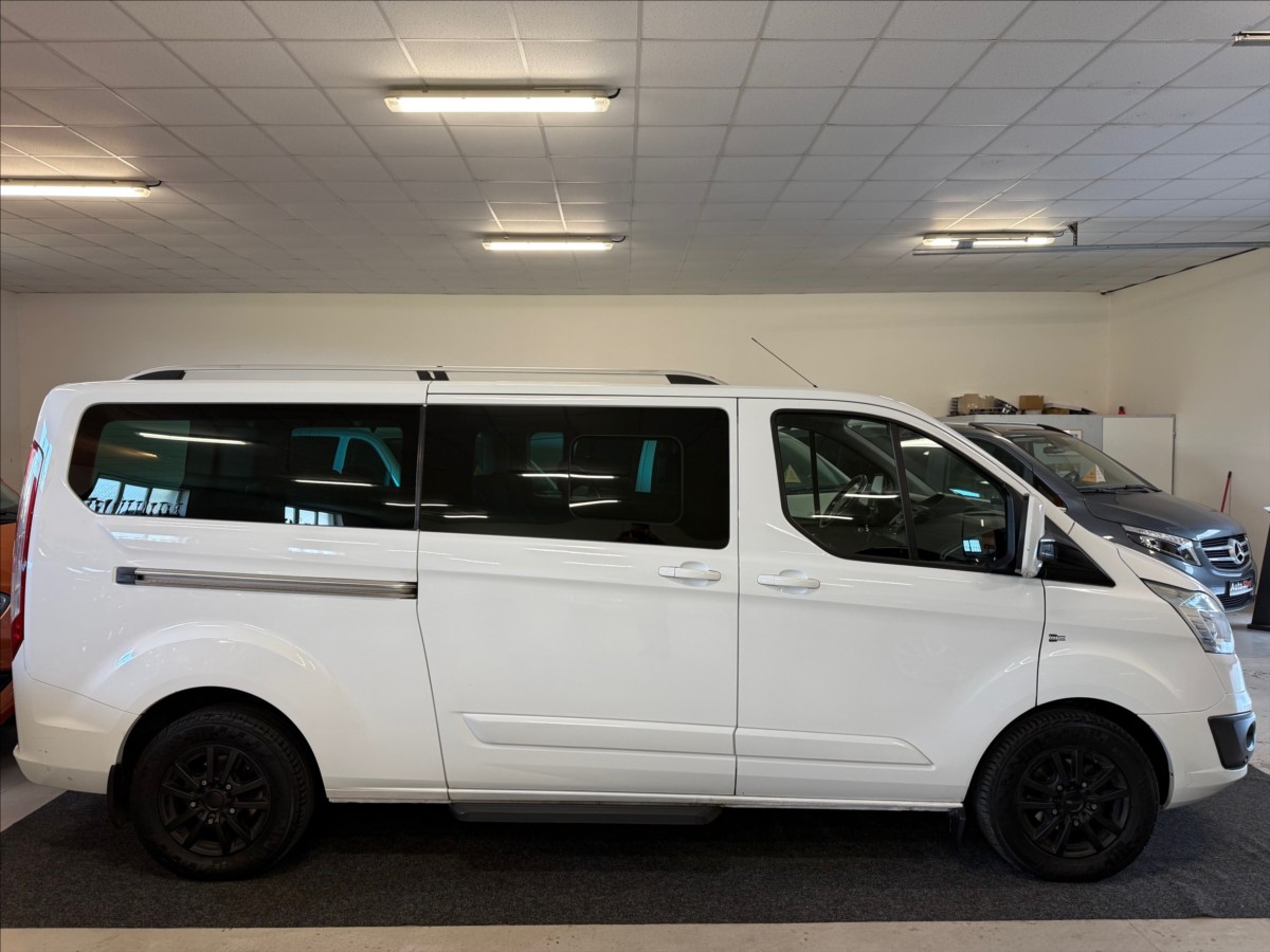 ford-tourneo-custom-2-2-titanium-l2-velky-servis - 3