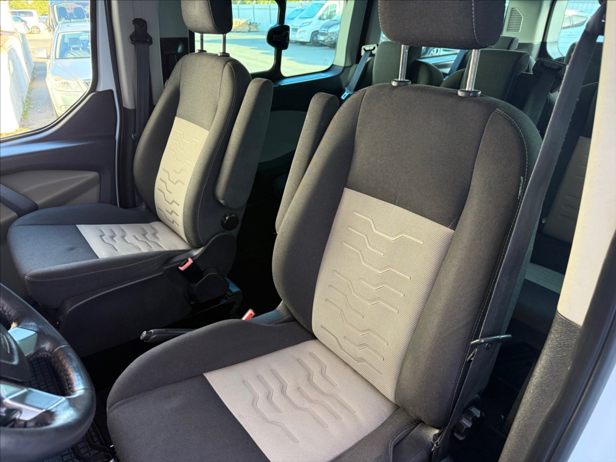 ford-tourneo-custom-2-2-titanium-l2-velky-servis - 9