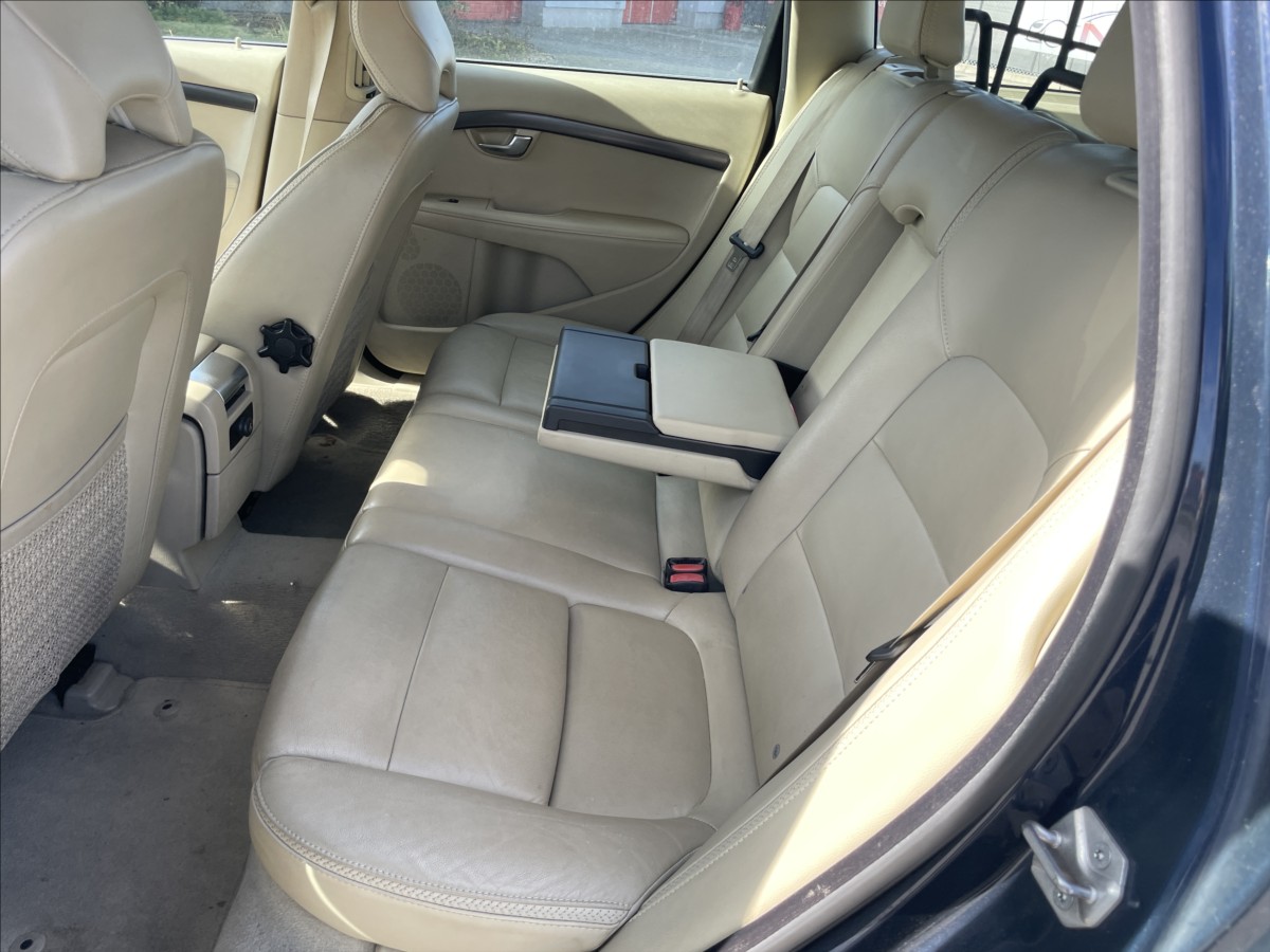volvo-xc70-2-4-d4-awd-geartronic-polar-133kw - 7