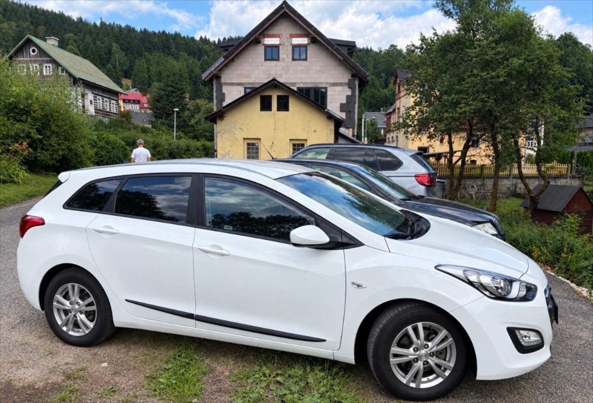 hyundai-i30-1-6-gdi-99-kw-2017 - 1