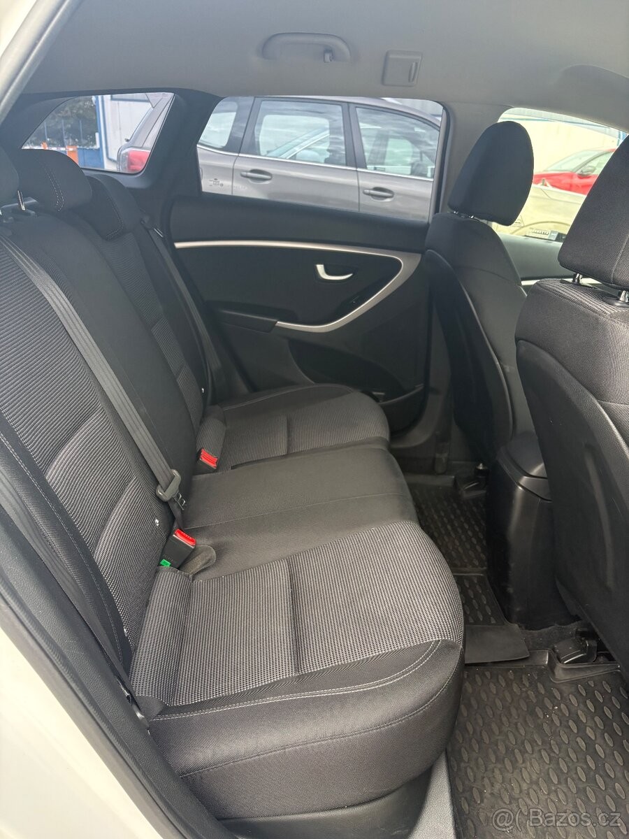 hyundai-i30-1-6-gdi-99-kw-2017 - 3