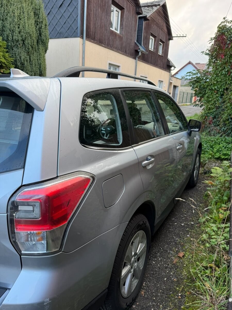 subaru-forester-2-0-d-active-4x4 - 2
