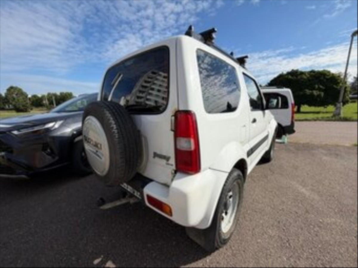 suzuki-jimny-1-3-4x4-62-5-kw-tazne - 6