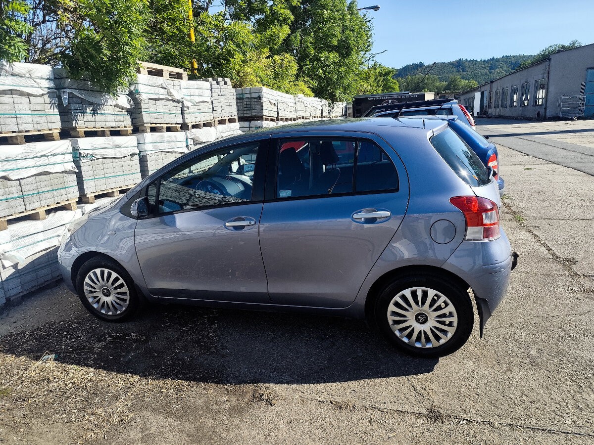 toyota-yaris-2010 - 1