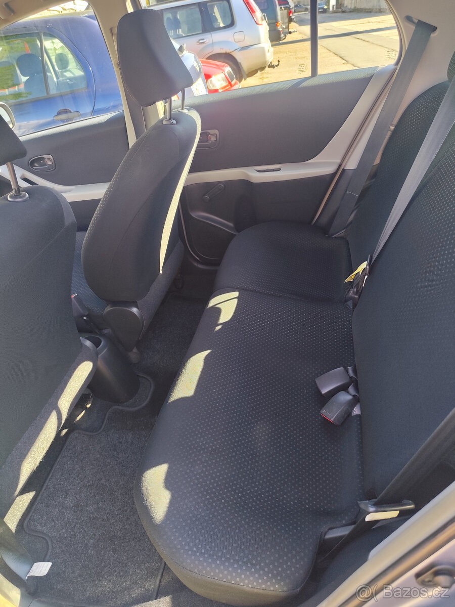 toyota-yaris-2010 - 4